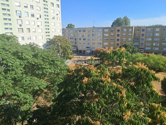Eladó panellakás, Baján 34.99 M Ft, 2 szobás