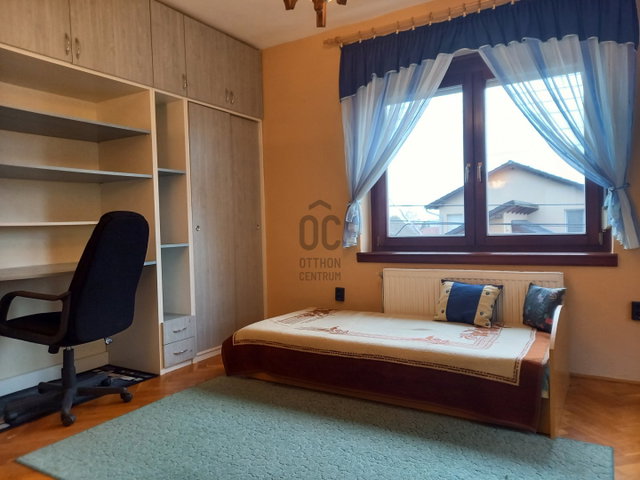 Eladó családi ház, Baján 92 M Ft, 6 szobás