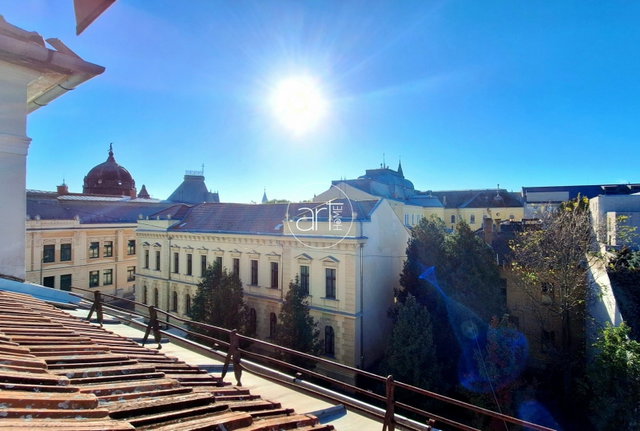Eladó panellakás, Hódmezővásárhelyen 61.9 M Ft, 3+2 szobás