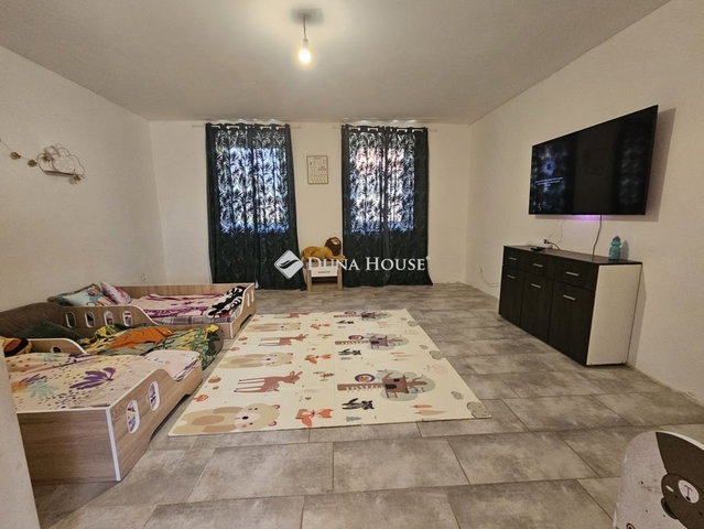 Eladó családi ház, Szentdénesen 39.9 M Ft, 4 szobás
