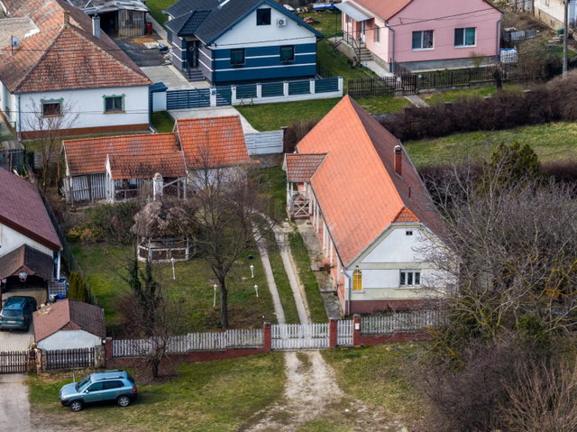 Eladó családi ház, Pázmándon 61.9 M Ft, 4 szobás