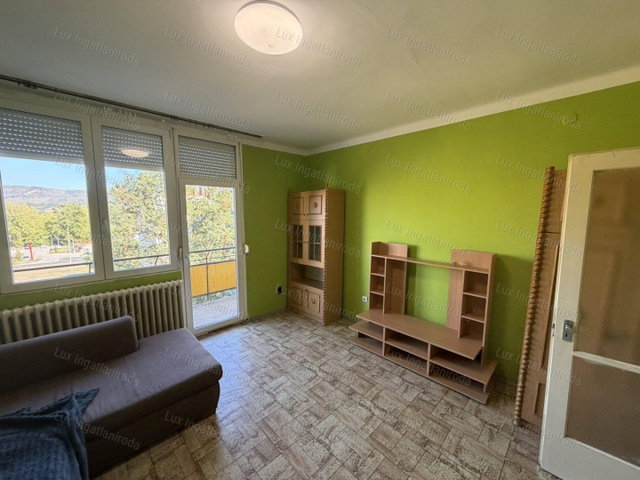 Eladó téglalakás, Tatabányán 34.5 M Ft, 2 szobás