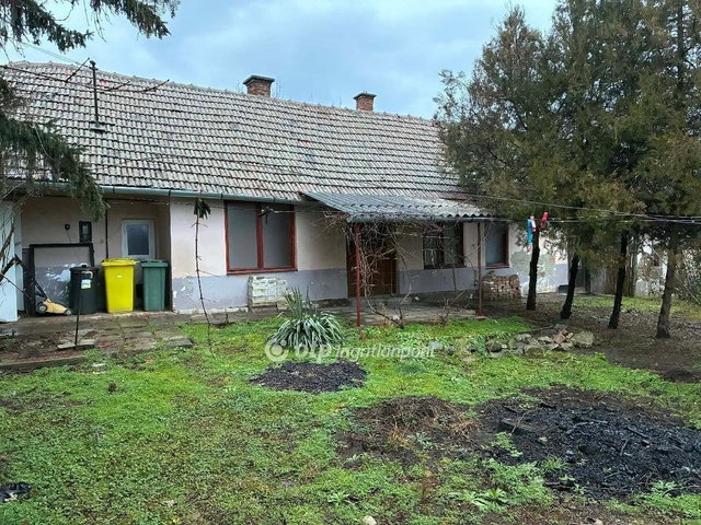 Eladó családi ház, Gyulán 14 M Ft, 2 szobás