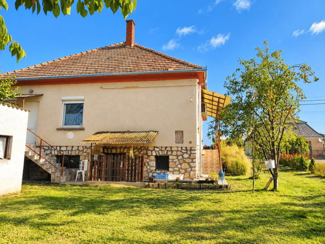 Eladó családi ház, Bakonykoppányban 49 M Ft, 3 szobás