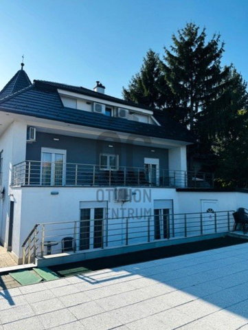 Eladó családi ház, Hévízen 550 M Ft, 11 szobás