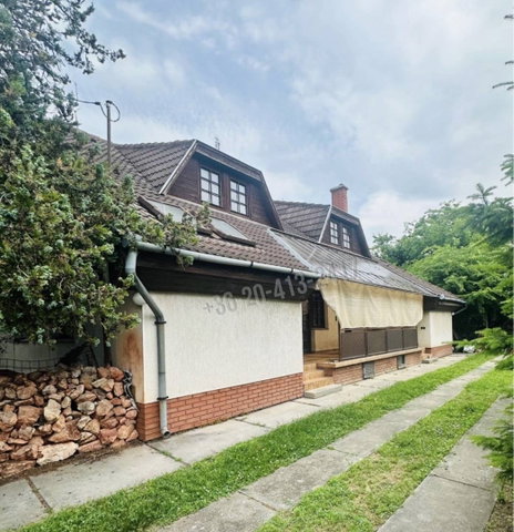 Eladó családi ház, Cegléden 90 M Ft, 7 szobás