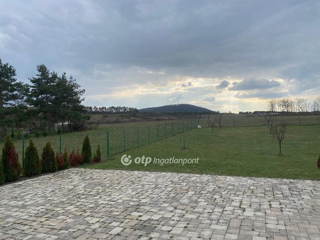 Eladó családi ház, Márkón 145 M Ft, 4 szobás