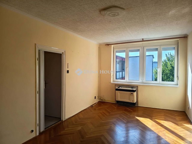 Eladó téglalakás, Sopronban 32.9 M Ft, 1 szobás