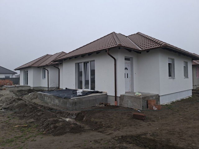 Eladó ikerház, Jászberényben 65 M Ft, 4 szobás
