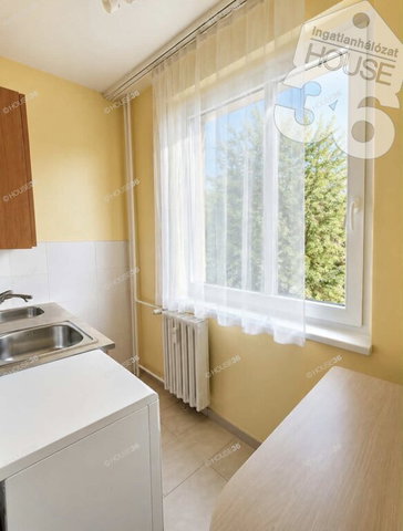 Eladó panellakás, Kecskeméten 34.9 M Ft, 1 szobás