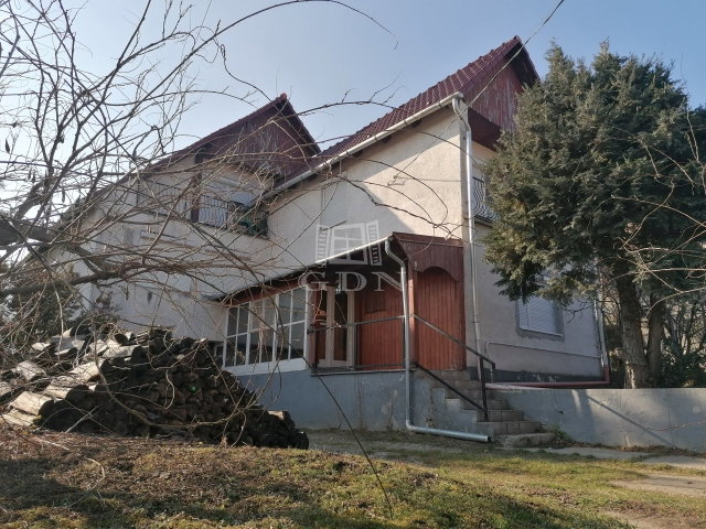 Eladó családi ház, Pétfürdőn 79.99 M Ft, 5 szobás