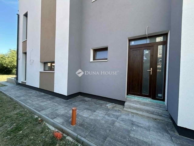 Eladó ikerház, Budapesten, XVIII. kerületben 173 M Ft, 5 szobás