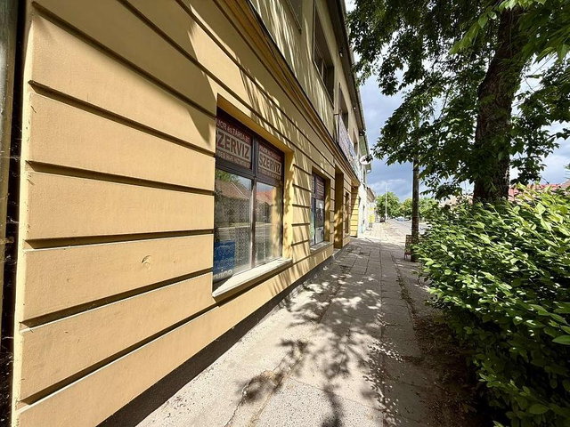 Kiadó üzlethelyiség, Vácon 400 E Ft / hó / költözzbe.hu