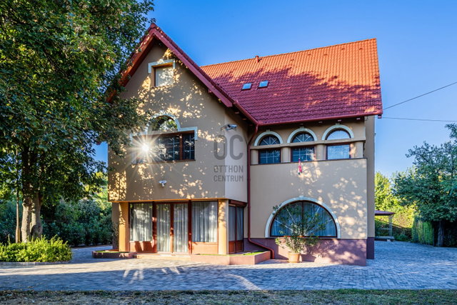 Eladó családi ház, Balatonalmádiban 338 M Ft, 12 szobás