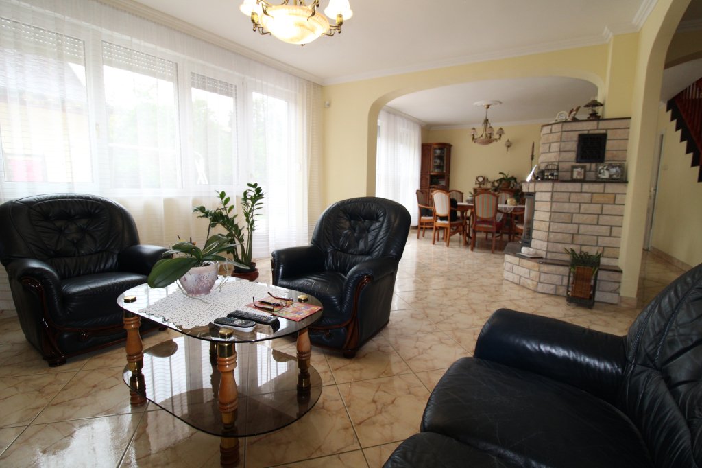 7 bed · 295m² · 179.000.000 ft