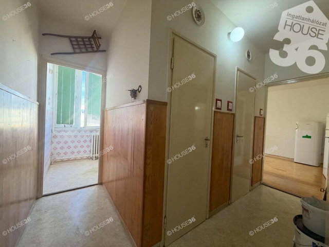 Eladó panellakás, Kecskeméten 39.99 M Ft, 2 szobás