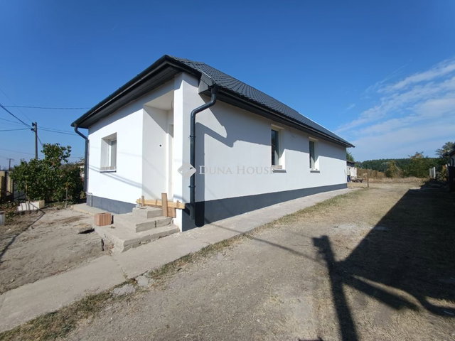 Eladó családi ház, Tápióbicskén 45 M Ft, 3 szobás