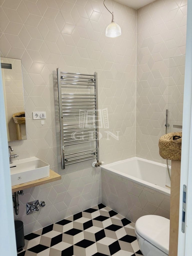 4 bed · 107m² · 581.856 ft