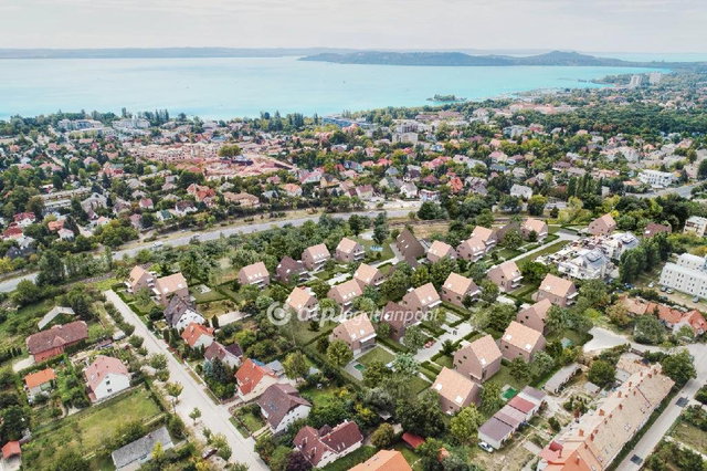 Eladó téglalakás, Balatonfüreden 219 M Ft, 4 szobás