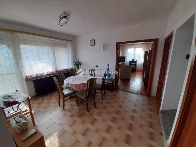 Eladó családi ház, Budapesten, XVIII. kerületben 220 M Ft