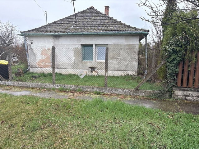 Eladó családi ház, Enyingen 24.9 M Ft, 2 szobás