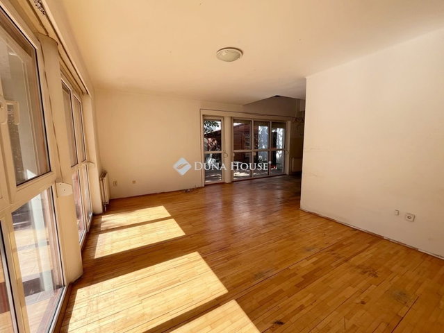 Eladó téglalakás, Kőszegen 75 M Ft, 7 szobás