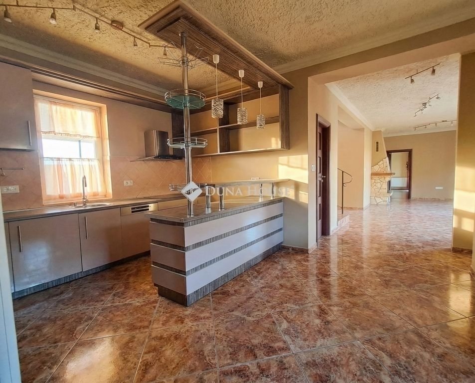 4 bed · 197m² · 139.900.000 ft