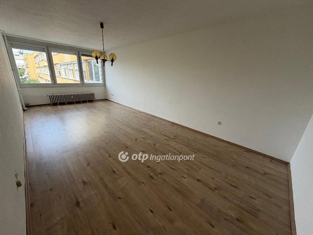 Eladó téglalakás, Egerben 38.99 M Ft, 2 szobás