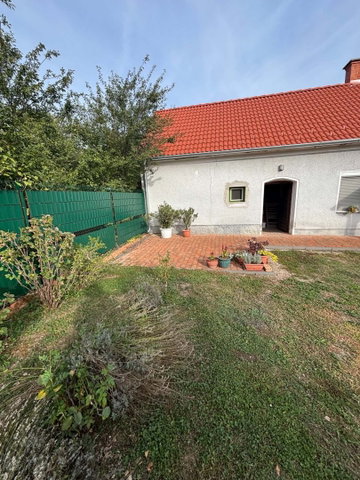 Eladó családi ház, Jákon 31.9 M Ft, 2 szobás