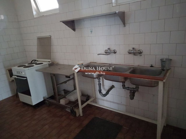 Eladó hotel, Dunaharasztin 199.9 M Ft, 20 szobás
