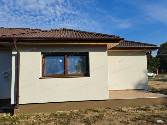 Eladó ikerház, Nyírpazonyon 75.99 M Ft, 4 szobás