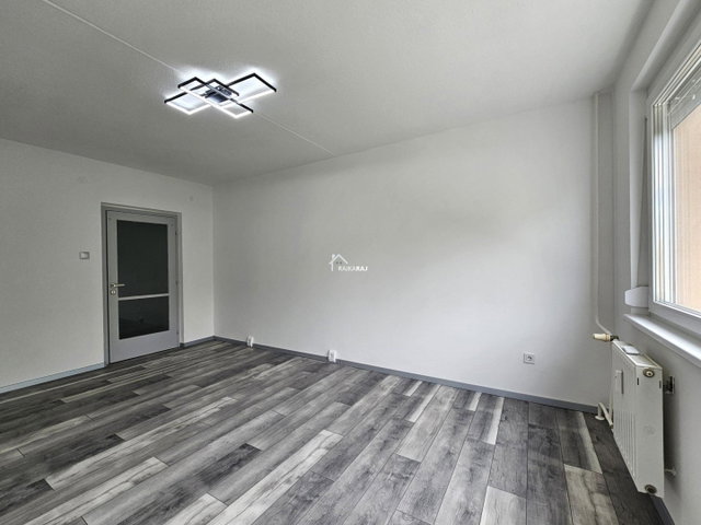 Eladó panellakás, Mosonmagyaróváron 56.9 M Ft, 3 szobás