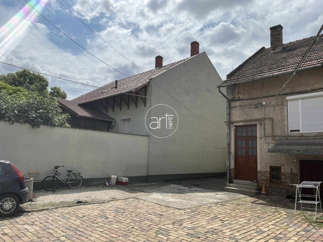 Eladó családi ház, Szegeden 99 M Ft, 2 szobás