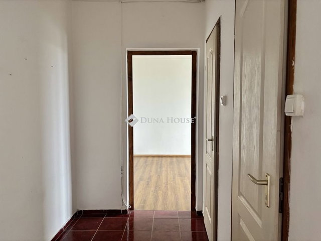 Eladó panellakás, Tatabányán 39.9 M Ft, 2 szobás