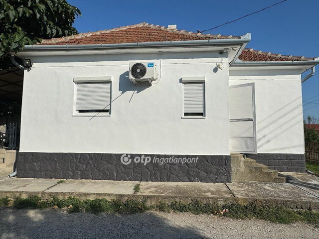 Eladó családi ház, Poroszlón 33.8 M Ft, 3 szobás