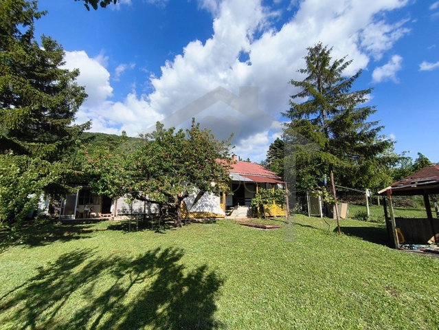 Eladó nyaraló, Esztergomban 29.9 M Ft, 2 szobás