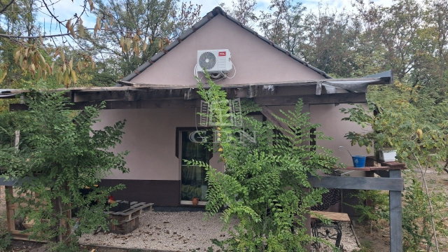Eladó családi ház, Szatymazon 27 M Ft, 2 szobás