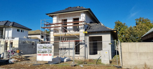 Eladó családi ház, Bicskén 137.9 M Ft, 5 szobás