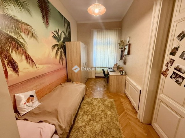 Eladó téglalakás, Pécsett 79 M Ft, 4 szobás