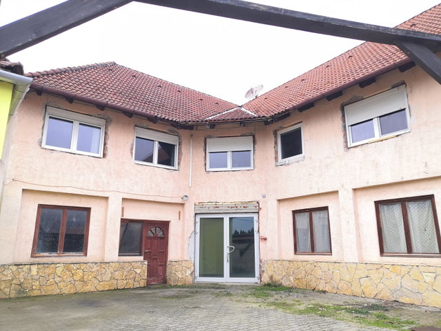 Eladó hotel, Pilisborosjenőn, Vár utcában 179 M Ft, 14 szobás