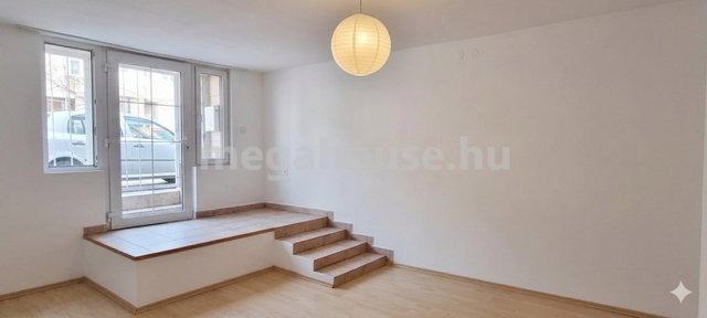 Eladó üzlethelyiség, Budapesten, IV. kerületben, Nádor utcában