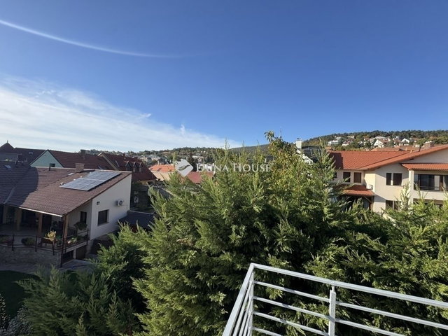 Eladó téglalakás, Pécsett 124 M Ft, 3 szobás