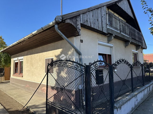 Eladó családi ház, Örkényen 49.9 M Ft, 4 szobás
