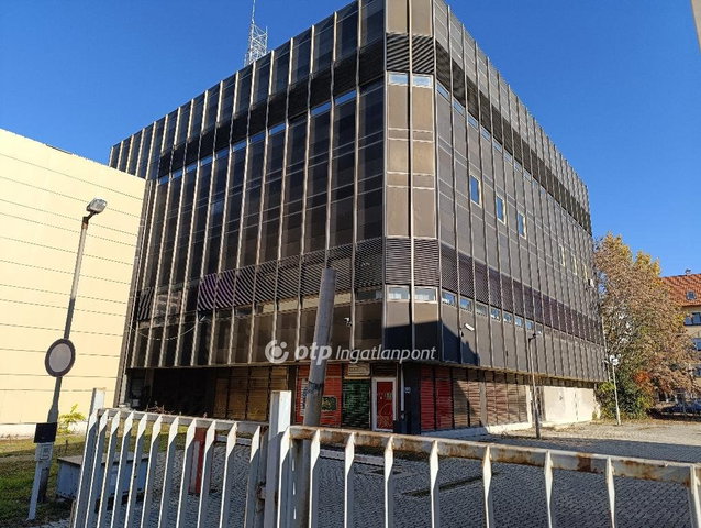 Eladó iroda, Szolnokon 1256 M Ft / költözzbe.hu