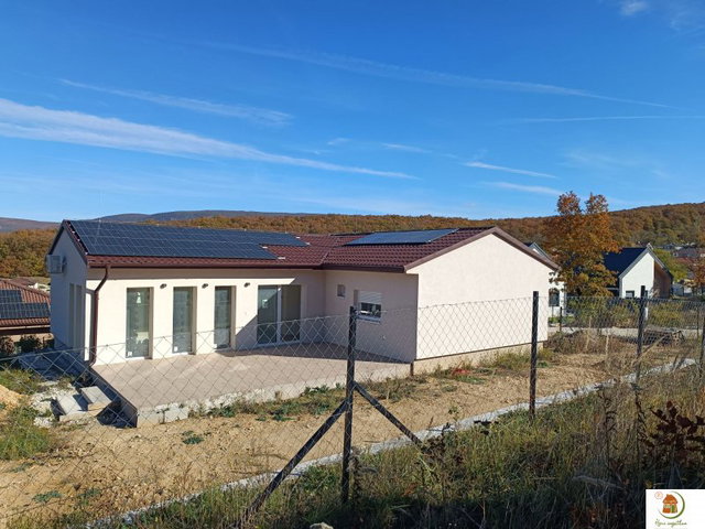 Eladó családi ház, Pilisjászfalun 149.9 M Ft, 4 szobás