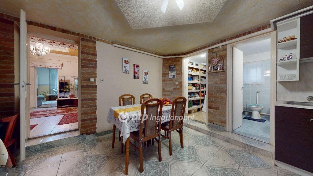 3 bed · 96m² · 48.900.000 ft