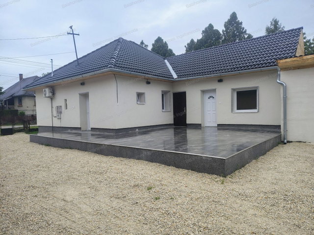 Eladó családi ház, Előszálláson 55 M Ft, 3 szobás