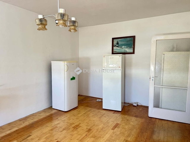 Eladó panellakás, Kecskeméten 41.5 M Ft, 2 szobás