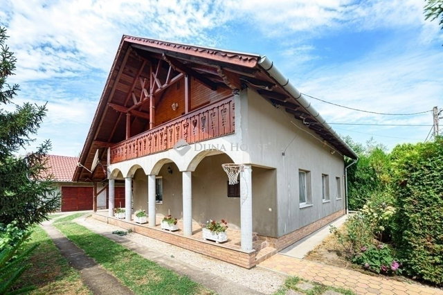 Eladó családi ház, Szegeden 129 M Ft, 7 szobás