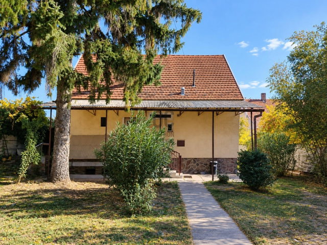 Kiadó családi ház, albérlet, Szekszárdon 250 E Ft / hó